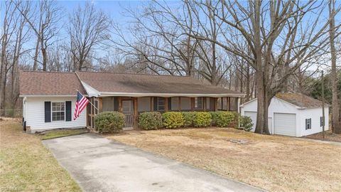 Townhouse For Sale - 2307 Joy Drive<br/> Jamestown, NC 27282