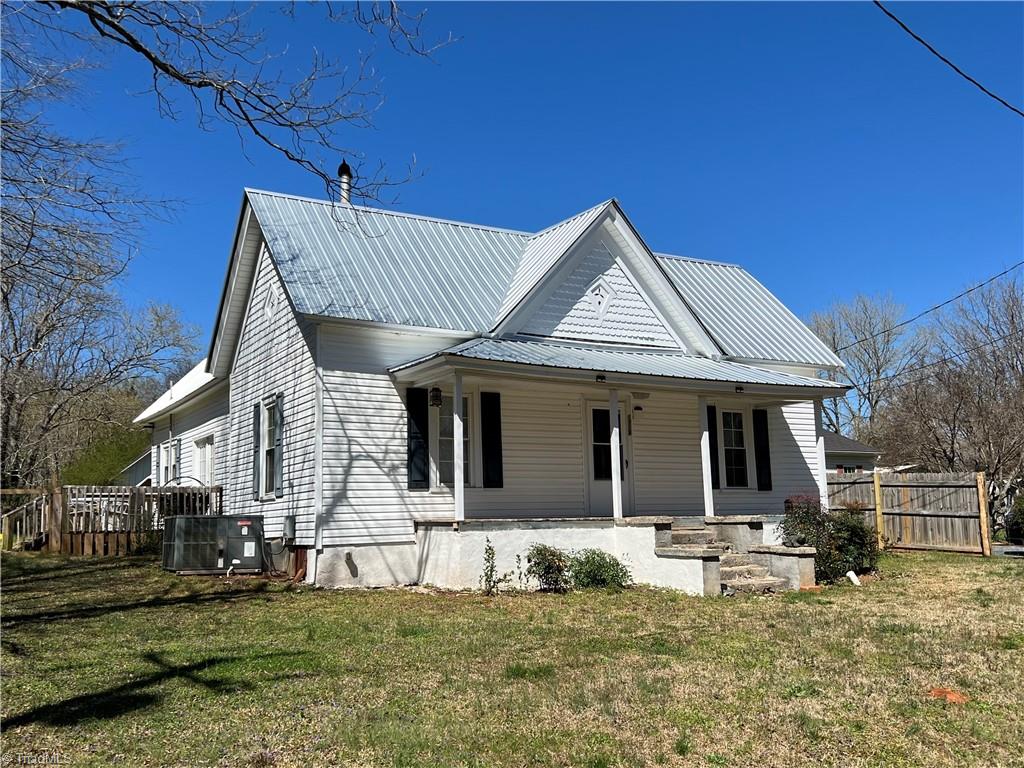 1328 W Ridge Street, Ramseur, North Carolina image 2