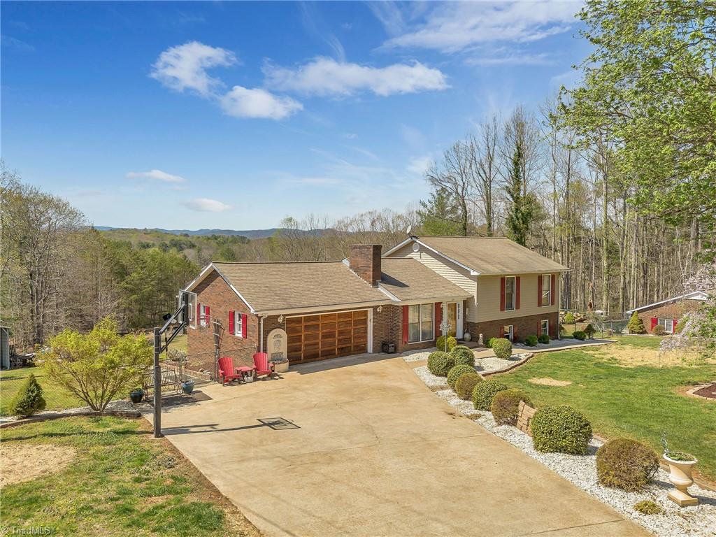 284 Bugle Lane, Wilkesboro, North Carolina image 1