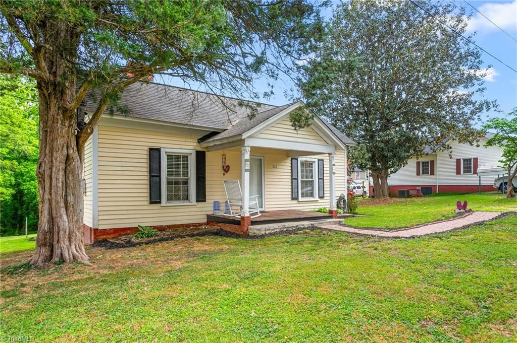 Photo of 206 Village Avenue, Randleman, NC 27317 (MLS # 1216740)