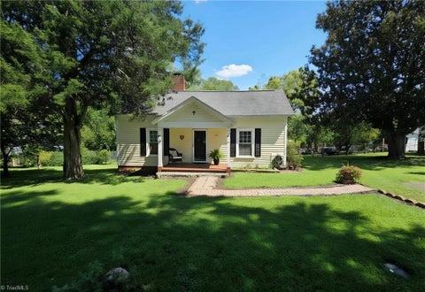Homes For Sale - 206 Village Avenue<br/> Randleman, NC 27317
