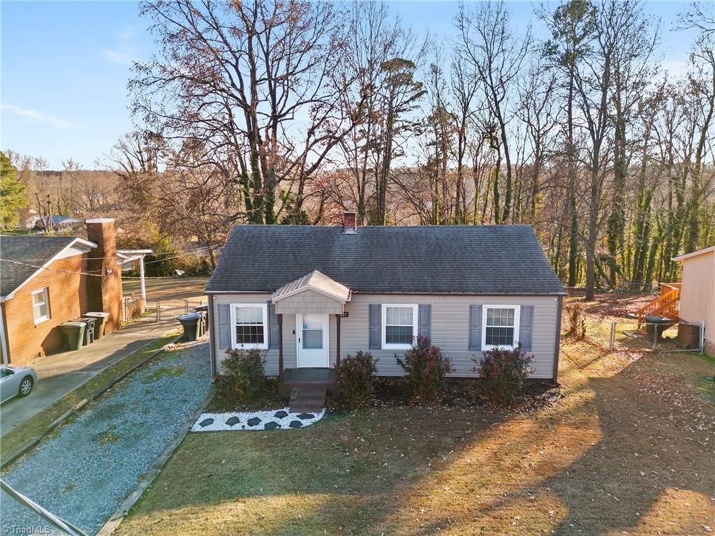 Photo of 2007 Lynette Drive, Greensboro, NC 27403 (MLS # 1208006)