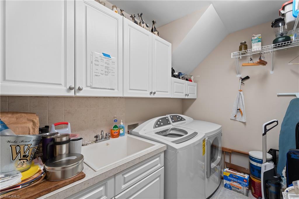 Winston-Salem, North Carolina 27106, United States, 3 Bedrooms Bedrooms, ,3 BathroomsBathrooms,Residential,Active,240661