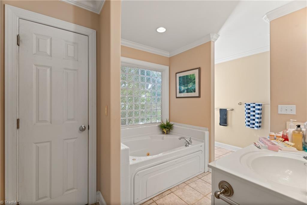 Winston-Salem, North Carolina 27106, United States, 3 Bedrooms Bedrooms, ,3 BathroomsBathrooms,Residential,Active,240661