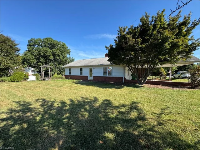 200 W King Street, photo 3 of 46