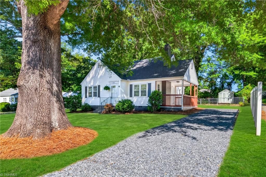 Photo of 1118 Woodleigh Circle, Reidsville, NC 27320 (MLS # 1218491)