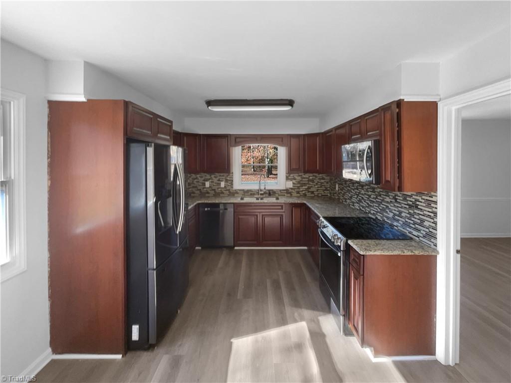 2297 Lakeview Terrace