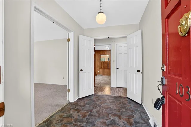 1039 Kerry Street, photo 4 of 48