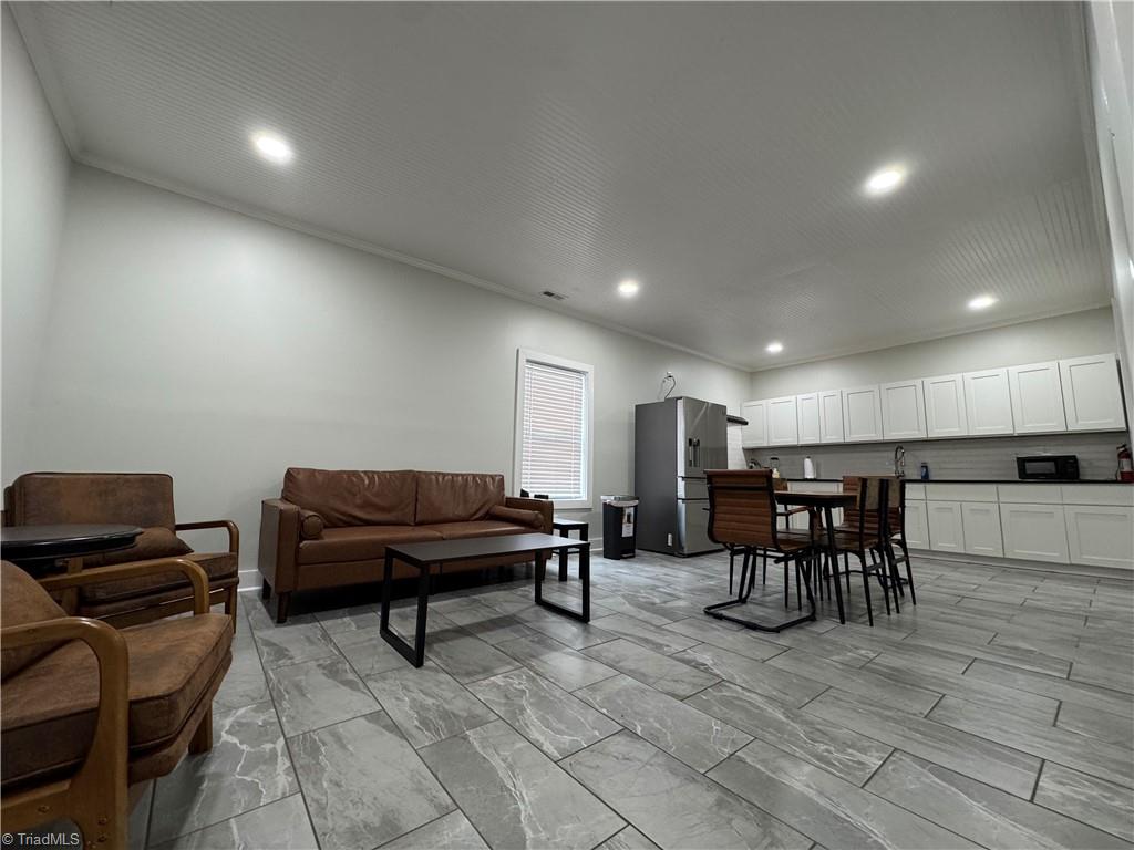 409 E Whittington Street