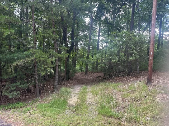 140 View Point Drive, photo 2 of 8