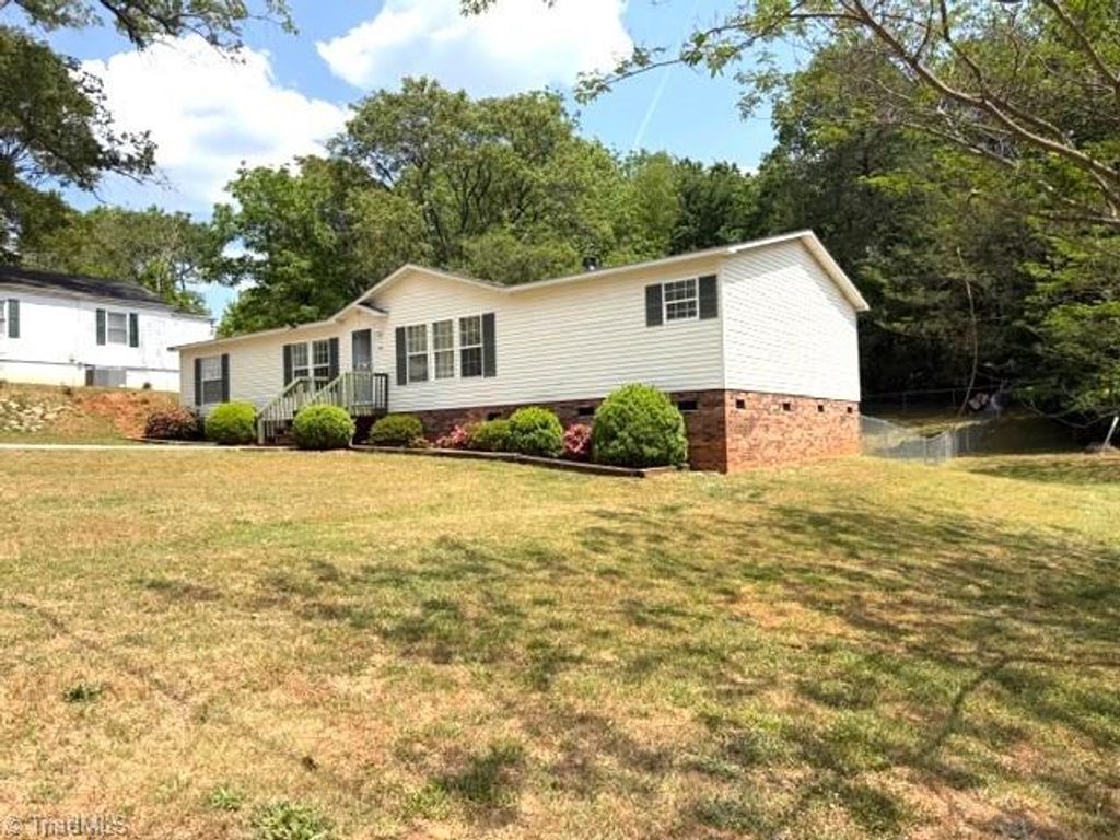 Photo of 431 Nash Avenue, Winston-Salem, NC 27101 (MLS # 1218137)