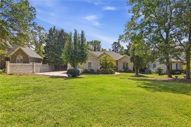 4247 Wayne Road, photo 3 of 47