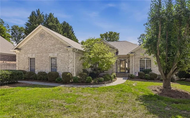 4247 Wayne Road, photo 2 of 47