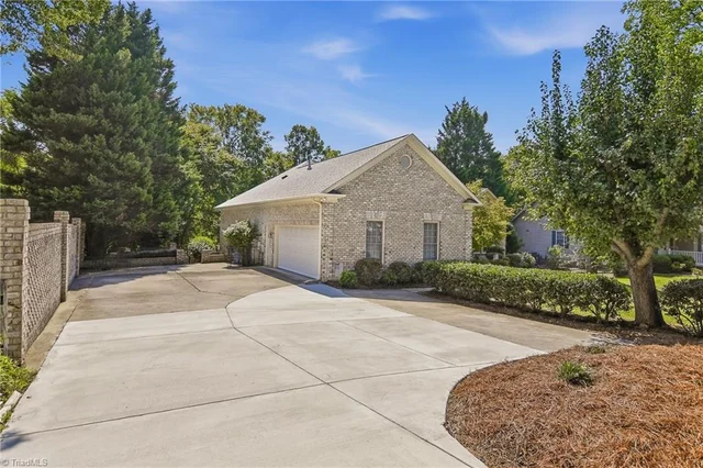 4247 Wayne Road, photo 4 of 47