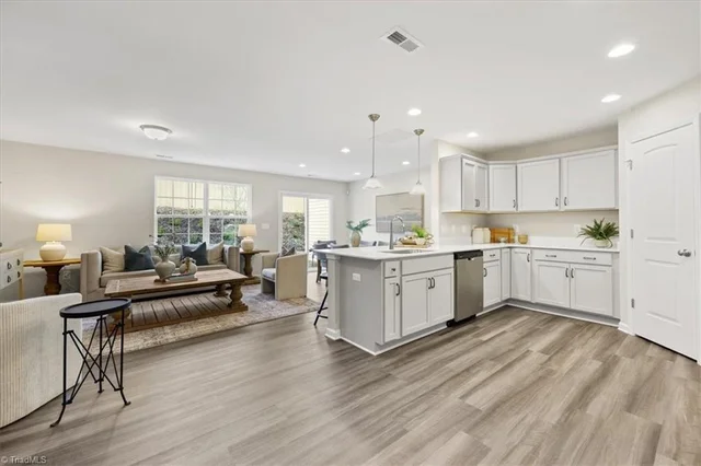 152 Tallwood Drive, photo 3 of 30