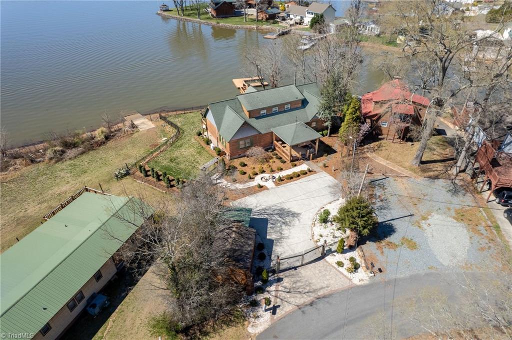 Photo of 423 N Shore Drive, Lexington, NC 27292 (MLS # 1224556)