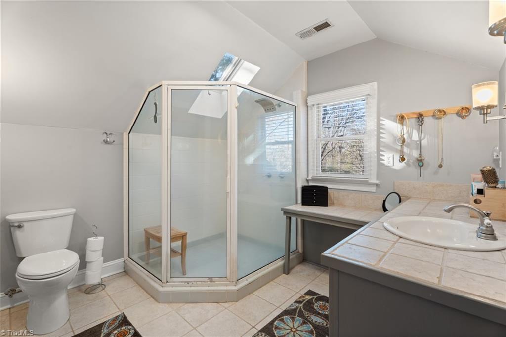 Winston-Salem, North Carolina 27106, United States, 4 Bedrooms Bedrooms, ,2 BathroomsBathrooms,Residential,Pending,82407