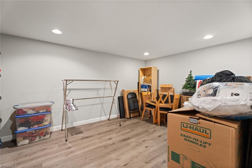 Winston-Salem, North Carolina 27106, United States, 4 Bedrooms Bedrooms, ,2 BathroomsBathrooms,Residential,Pending,82407