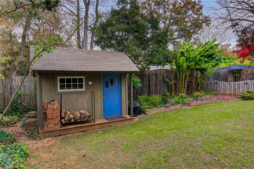 Winston-Salem, North Carolina 27106, United States, 4 Bedrooms Bedrooms, ,2 BathroomsBathrooms,Residential,Pending,82407