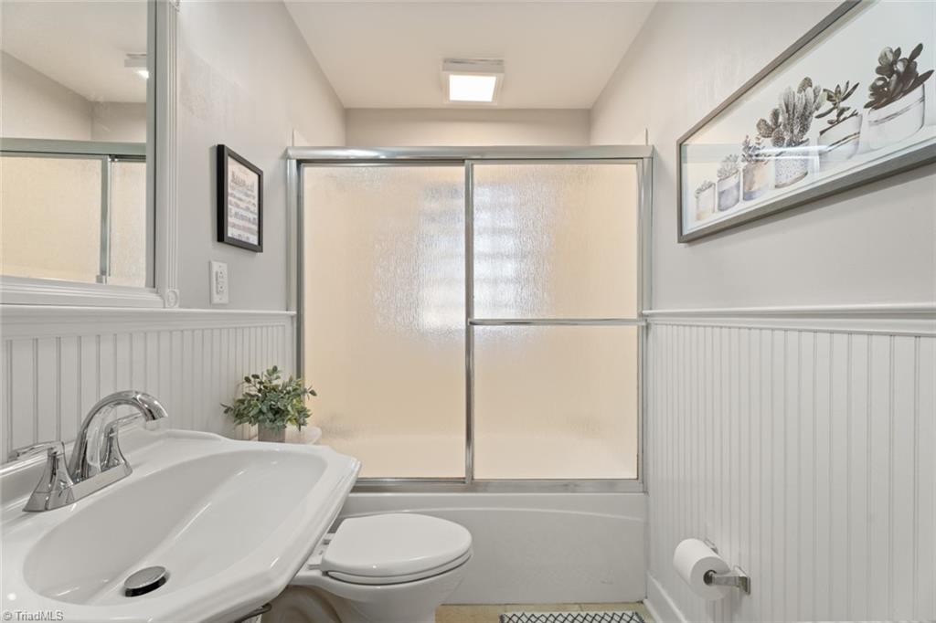 Winston-Salem, North Carolina 27106, United States, 4 Bedrooms Bedrooms, ,2 BathroomsBathrooms,Residential,Pending,82407