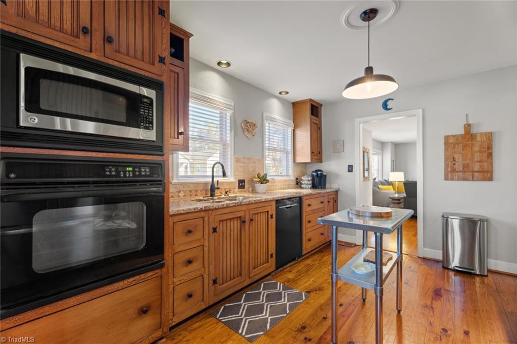 Winston-Salem, North Carolina 27106, United States, 4 Bedrooms Bedrooms, ,2 BathroomsBathrooms,Residential,Pending,82407