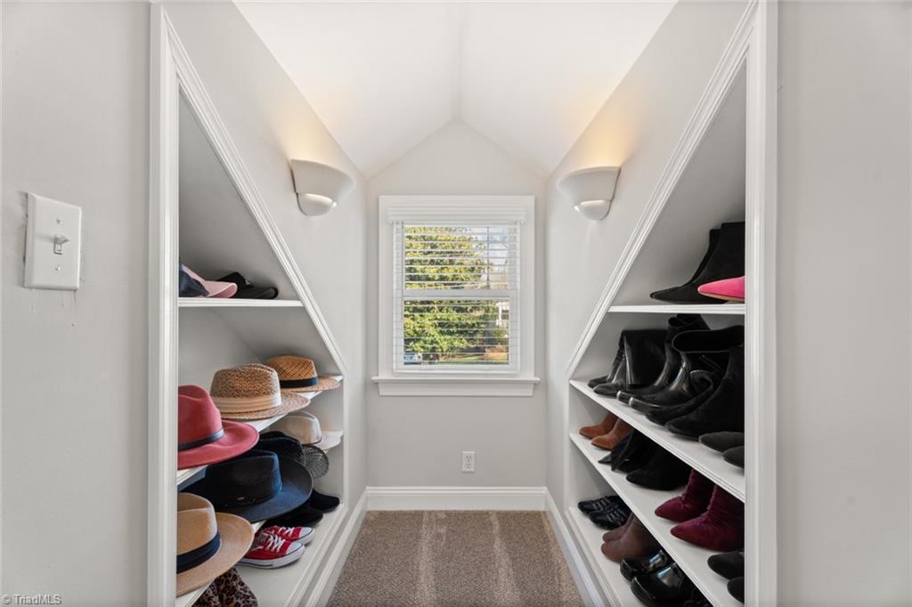 Winston-Salem, North Carolina 27106, United States, 4 Bedrooms Bedrooms, ,2 BathroomsBathrooms,Residential,Pending,82407