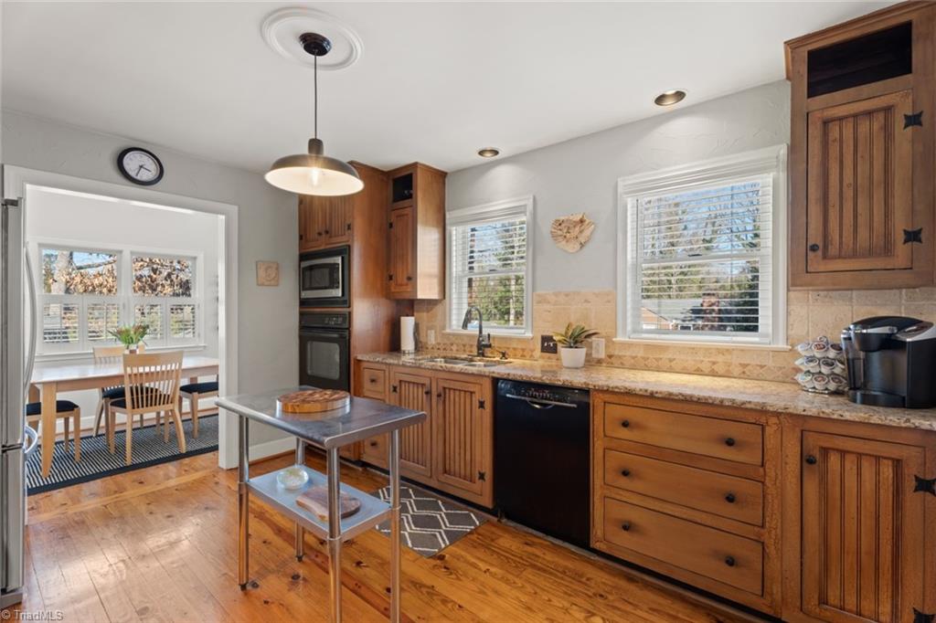 Winston-Salem, North Carolina 27106, United States, 4 Bedrooms Bedrooms, ,2 BathroomsBathrooms,Residential,Pending,82407