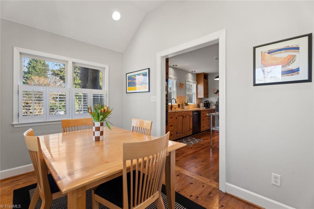 Winston-Salem, North Carolina 27106, United States, 4 Bedrooms Bedrooms, ,2 BathroomsBathrooms,Residential,Pending,82407