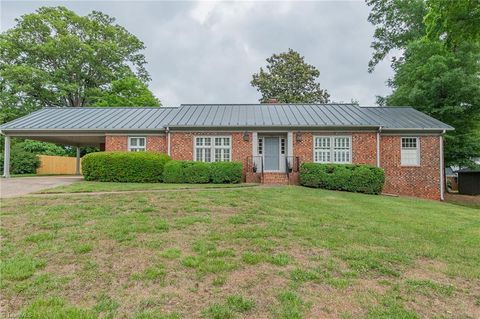 Photo of 905 Kildee Drive, Lexington, NC 27292 (MLS # 1219421)