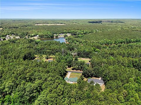 Homes For Sale - 392 Cove Wood Drive<br/> Denton, NC 27239