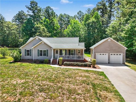 Homes For Sale - 392 Cove Wood Drive<br/> Denton, NC 27239