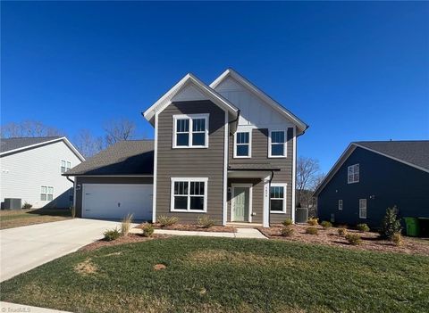 Homes For Sale - 1675 Ashmead Lane<br/> Forsyth County, Clemmons, NC 27012