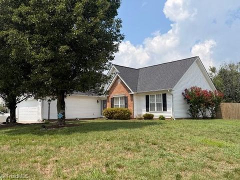 Homes For Sale - 6037 Old Plank Road<br/> High Point, NC 27265