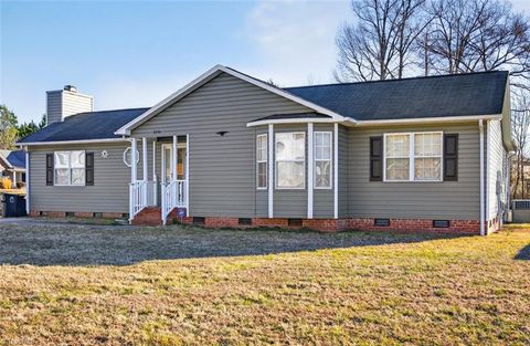 Homes For Sale - 2296 Zornbrook Drive<br/> Greensboro, NC 27406