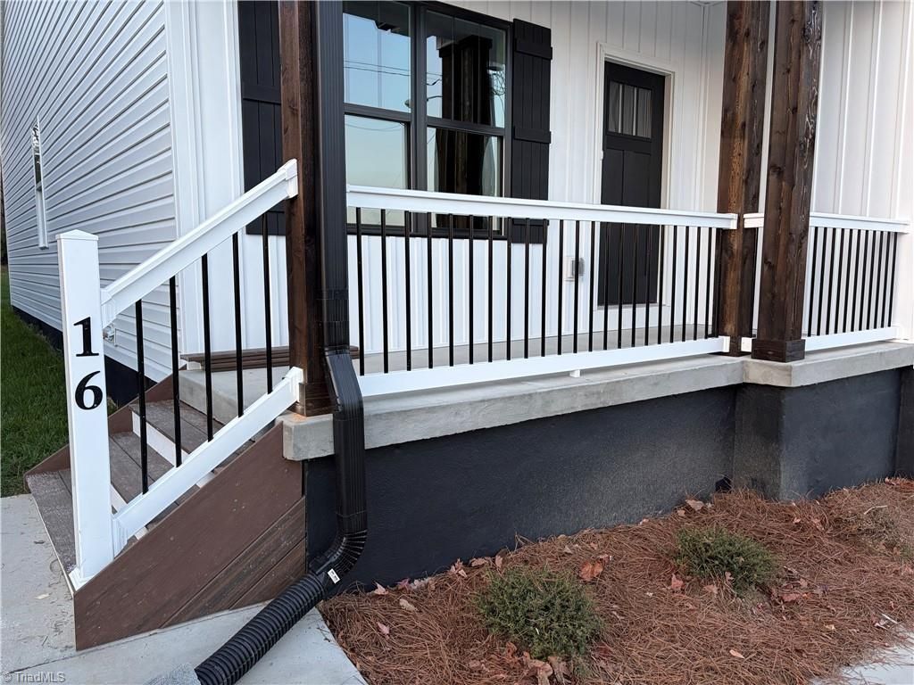 Photo of 16 W Colonial Drive, Thomasville, NC 27360 (MLS # 1203877)