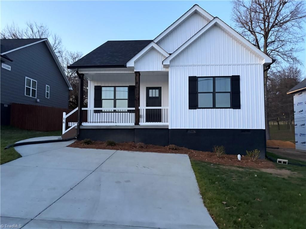 Photo of 16 W Colonial Drive, Thomasville, NC 27360 (MLS # 1203877)