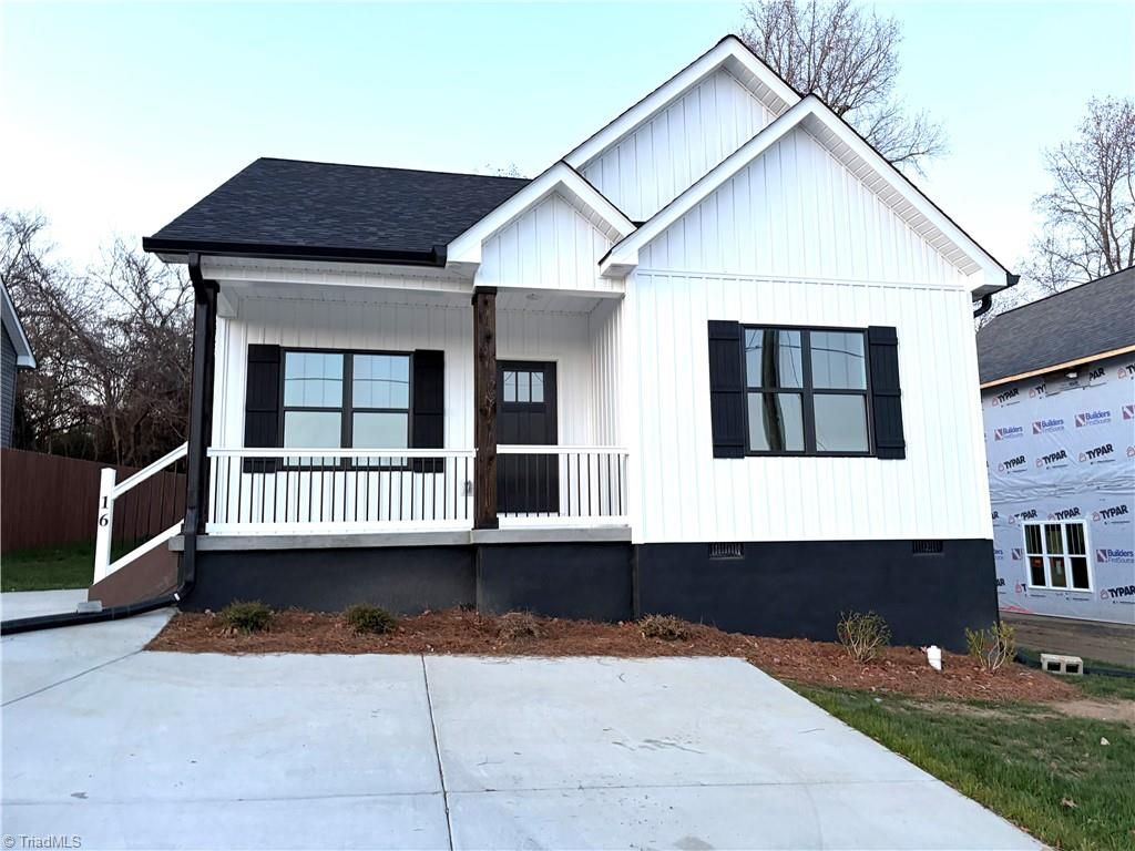 Photo of 16 W Colonial Drive, Thomasville, NC 27360 (MLS # 1203877)