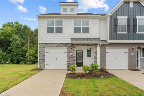 Townhouse For Sale - 2118 Willow Glen Drive<br/> Alamance County, Graham, NC 27253