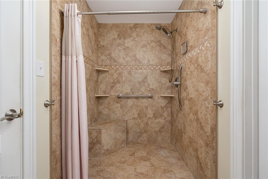 4907 Montevista Drive, Greensboro, North Carolina image 23
