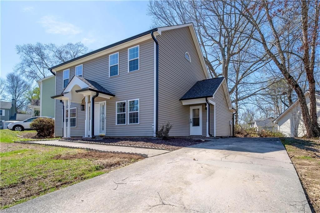 Photo of 3 Ivyglen Court, Greensboro, NC 27406 (MLS # 1213428)