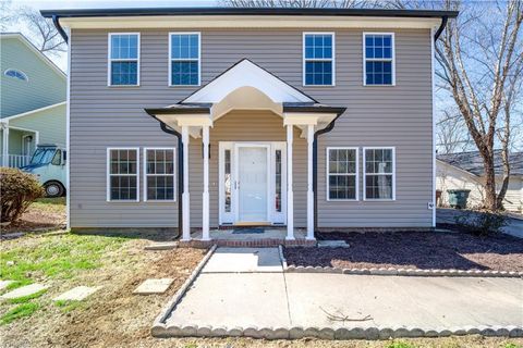Condo For Sale - 3 Ivyglen Court<br/> Greensboro, NC 27406