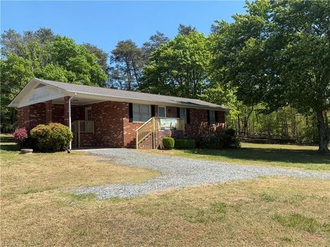 Homes For Sale - 2387 Ashley Loop<br/> Reidsville, NC 27320