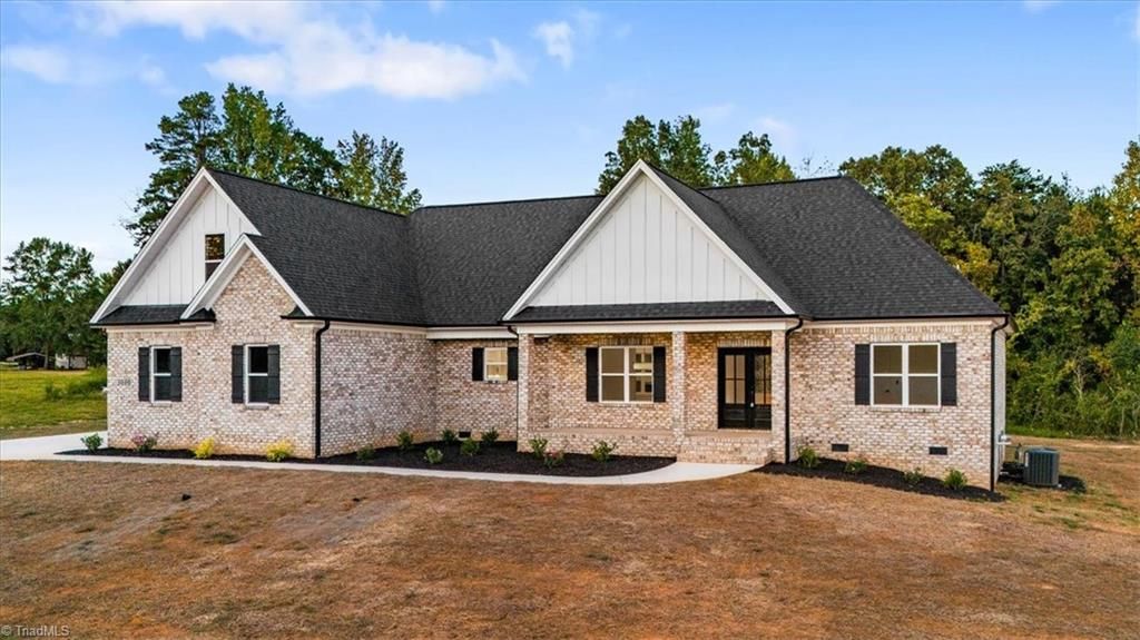 Photo of 5090 Southern Pines Drive, Kernersville, NC 27284 (MLS # 1205752)