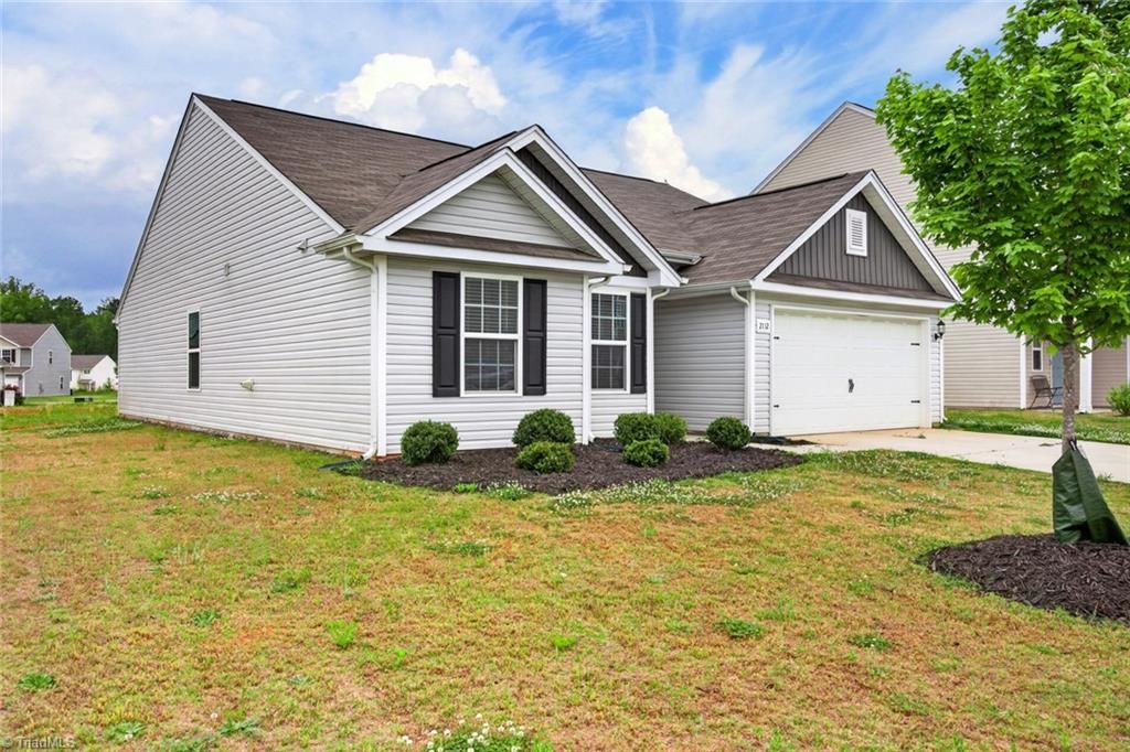 Photo of 2112 Briar Run Drive, Greensboro, NC 27405 (MLS # 1218652)