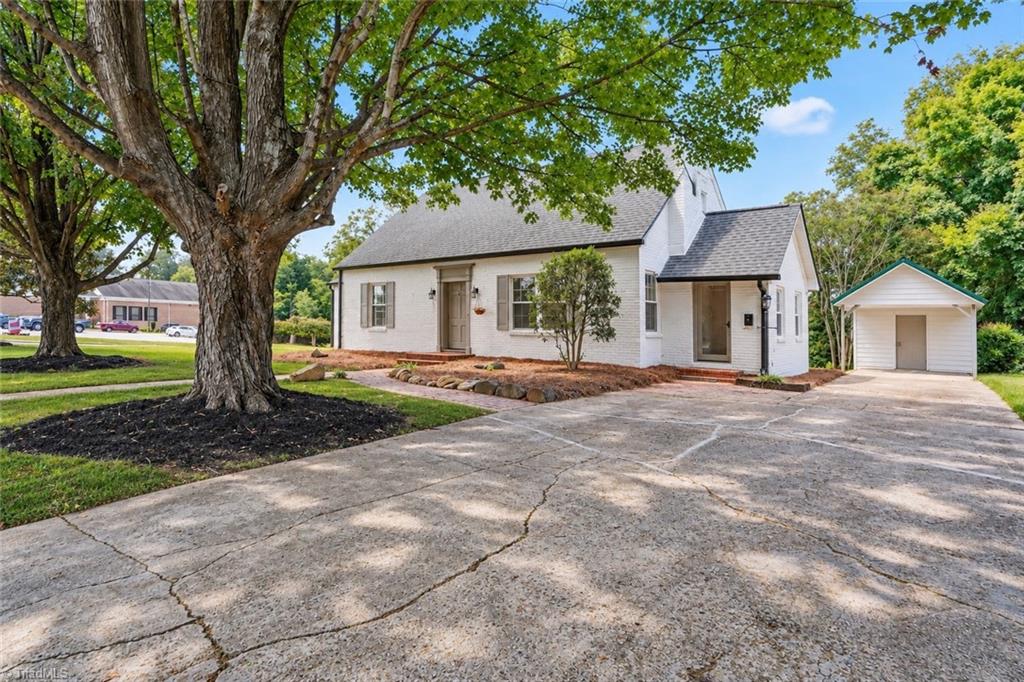 Photo of 433 N Main Street, Mocksville, NC 27028 (MLS # 1235227)