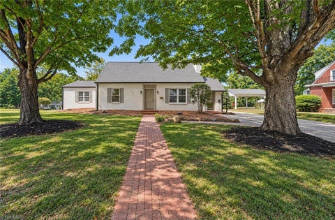 Homes For Sale - 433 N Main Street<br/> Mocksville, NC 27028
