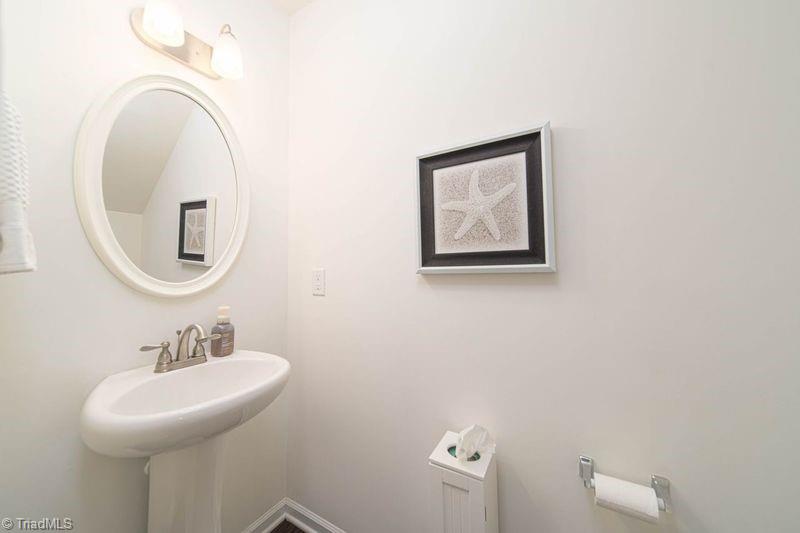 4941 Long Grove Drive, Kernersville, North Carolina image 2