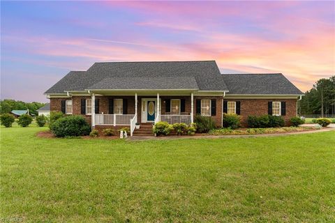 Homes For Sale - 5136 Liberty Grove Road<br/> Randolph County, Liberty, NC 27298