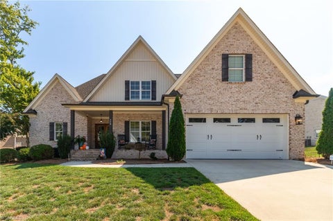 Homes For Sale - 428 Wentworth Drive<br/> Winston-Salem, NC 27107