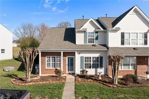 Townhouse For Sale - 6415 Coral Vine Way<br/> Whitsett, NC 27377